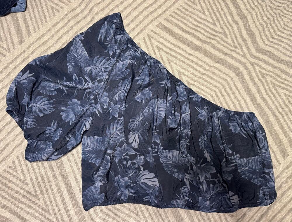 New Banana Republic One-Shoulder Cropped Top Large
